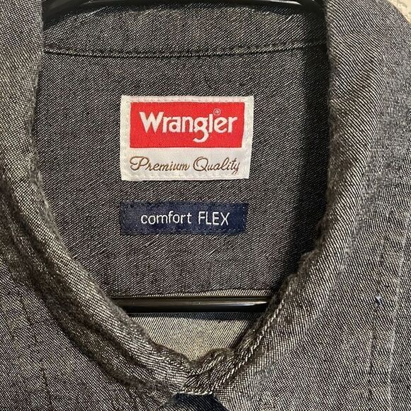 Wrangler- Premium Quality- Men’s Denim Button Down Dress Shirt, Size XL - Picture 2 of 6